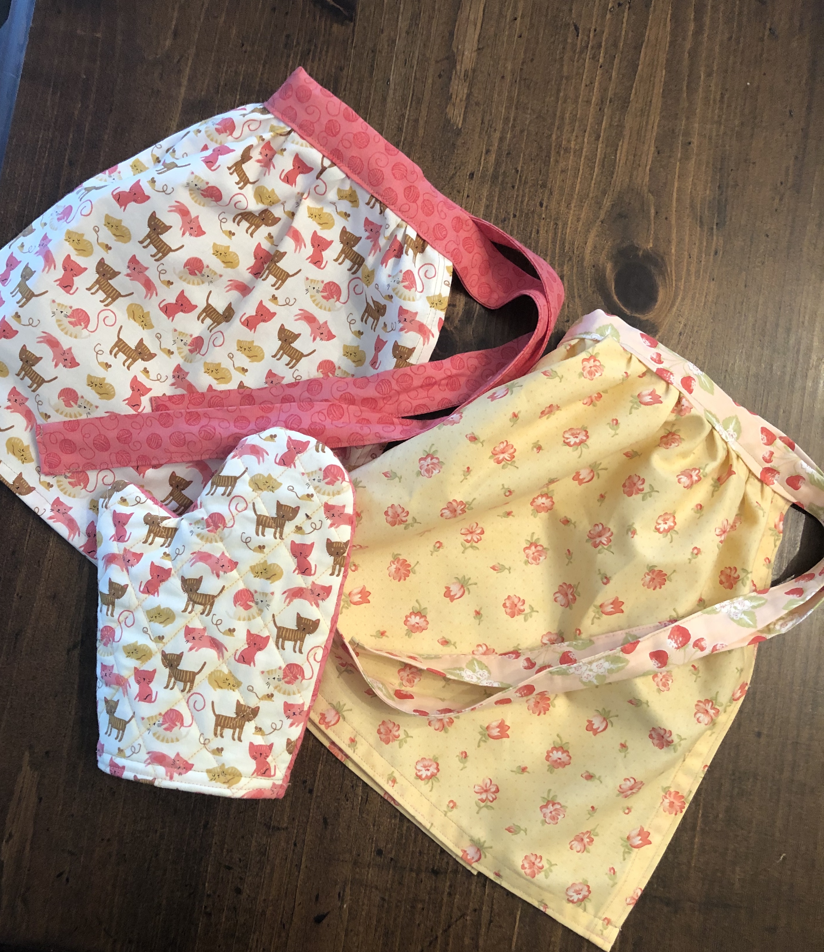 Aprons and matching oven mitts